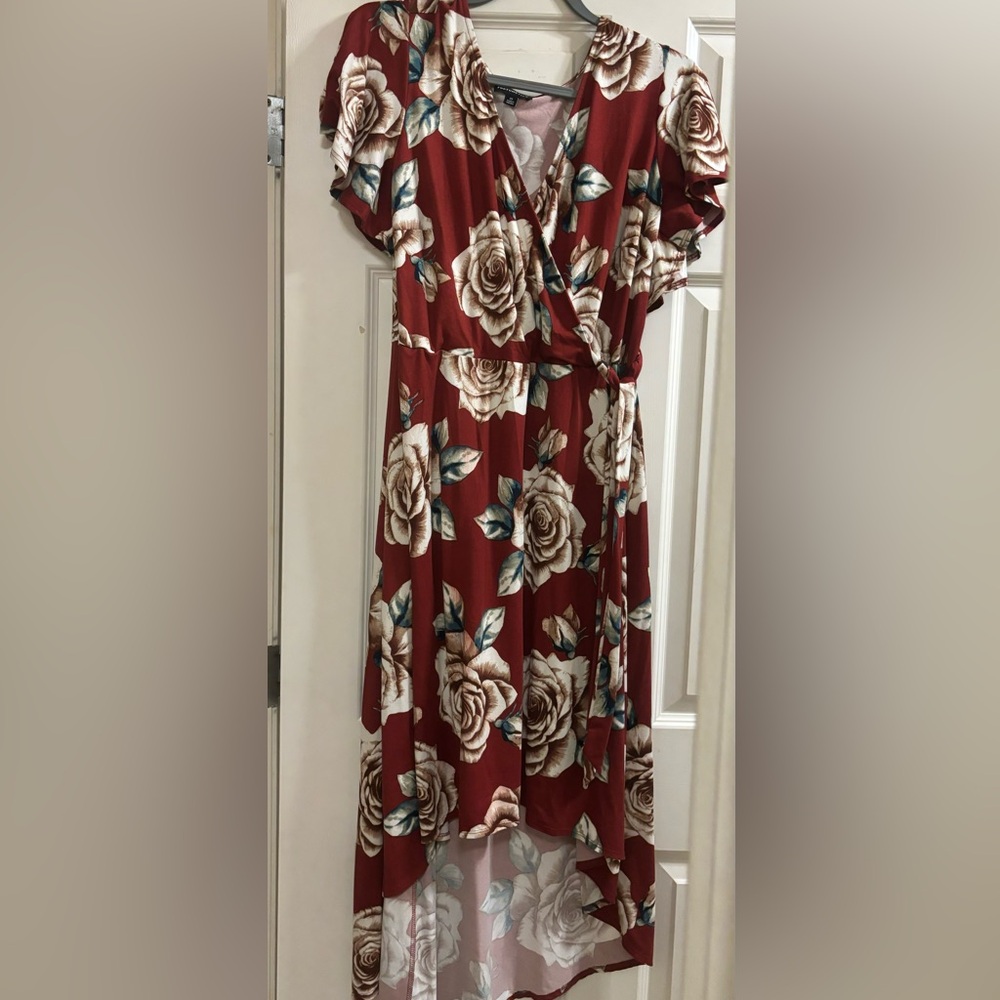 Fortune+Ivy high low floral print dress. Size 2X